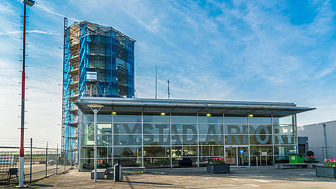 Lelystad moet vakantievluchten van Schiphol overnemen
