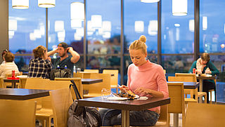 Pizza en sushi laten bezorgen op Schiphol