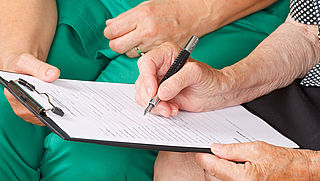Patiënten krijgen niet de nodige zorg door contracten zorgverzekeraars