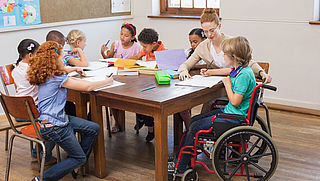 Kind met beperking vaker naar gewone school door aangepaste Leerplichtwet