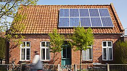 Zo weet je of de omvormer van jouw zonnepanelen uitschakelt