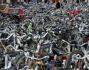 Chaos met fietsen rond stations blijft