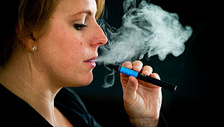 RIVM bezorgd om verkoop verboden e-sigaret 'JUUL'