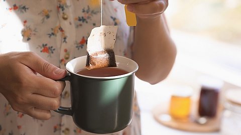 Koffiepads en theezakjes hoeven niet meer bij het restafval
