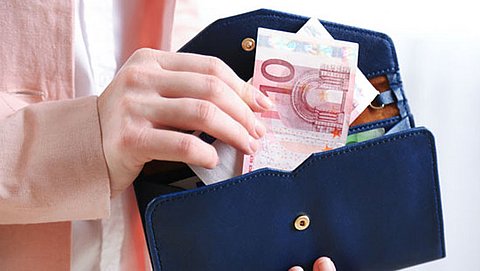 Contant betalen wordt duurder: leg je straks voor iedere betaling 20 cent bij?