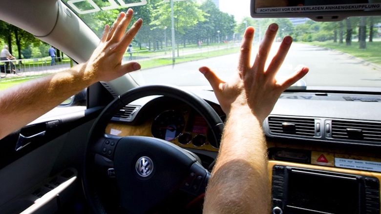 Zien we over vijf jaar volledig zelfrijdende auto's op de snelweg?