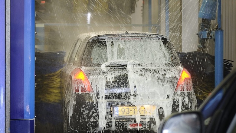 500 euro schade aan auto na een rit door de wasstraat