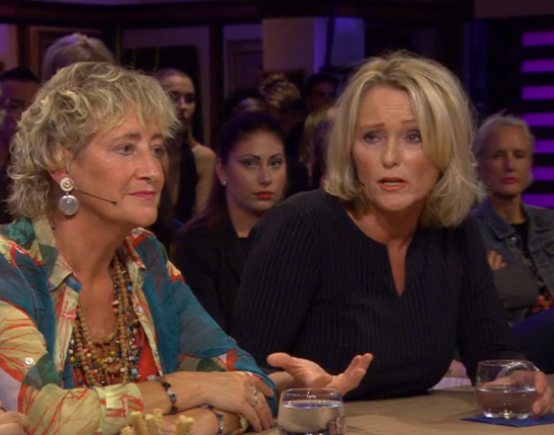 Antoinette in RTL Late Night: 'Bekkenbodemmatje kunnen laten weghalen is een recht'