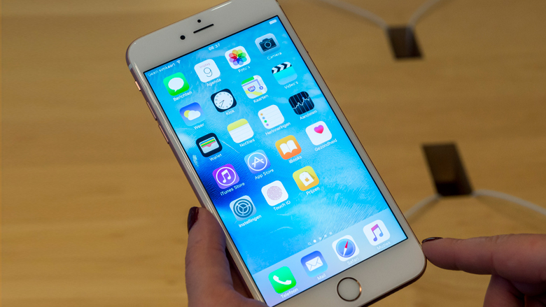 Apple geeft toe dat ze oudere iPhones bewust trager maken