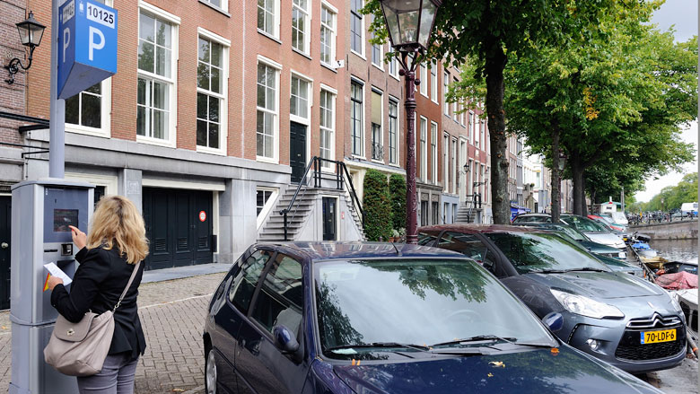 'Autoverzekering honderden euro's duurder op basis van postcode'