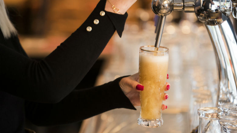 Merendeel sportkantines schenkt alcohol aan minderjarigen