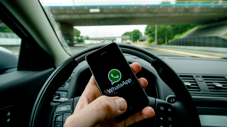 Coalitie: beschouw appen achter het stuur als roekeloos rijden
