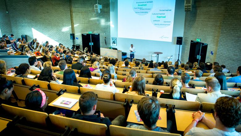 'Studenten in bestuur moeten collegegeldvrij jaar kunnen hebben'
