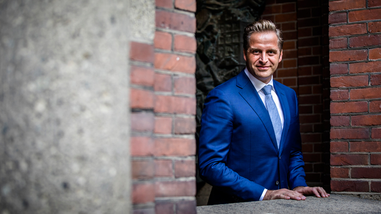 Minister wil pleegkind langer bij pleeggezin