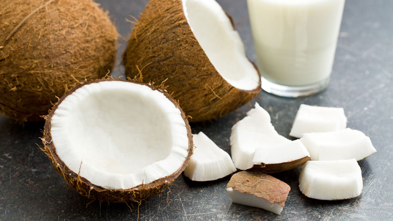 Fairfood: 'Winkels moeten eerlijke kokosnoten verkopen'