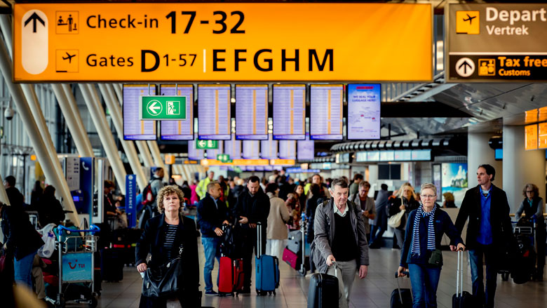 Schiphol zet extra beveiligingsdoorgangen in vanwege drukte