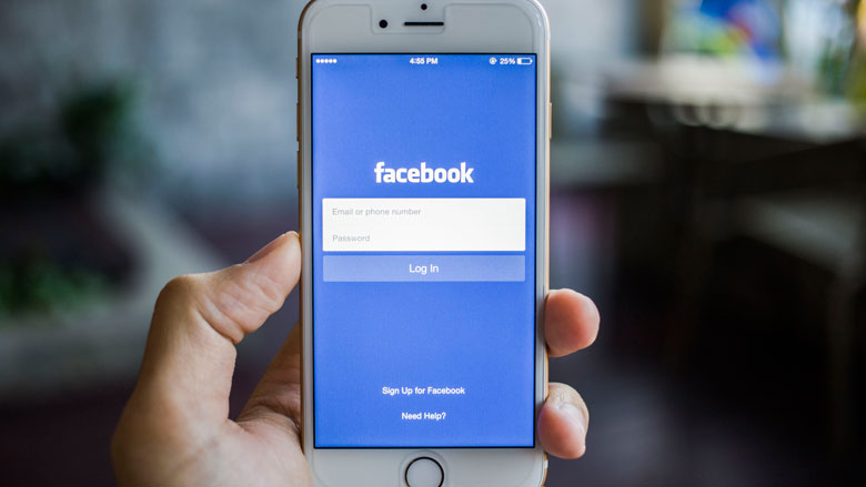 Facebook waarschuwt Britse gebruikers voor nepnieuws