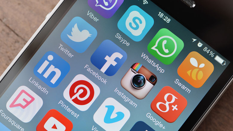 Facebook, Google en Twitter moeten consumenten beter beschermen