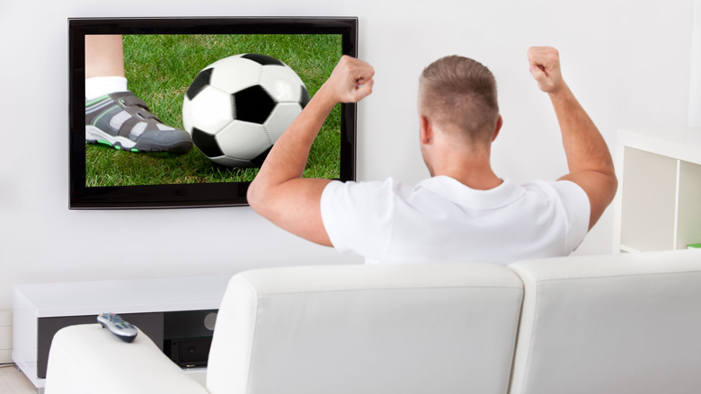 Voetbalfans gaan minder betalen bij KPN