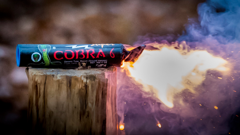 'Vuurwerk gooien kan poging tot doodslag zijn'