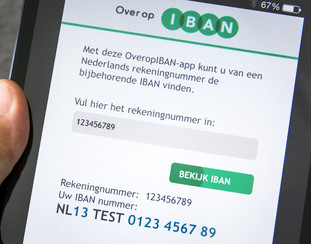 Consumentenbond en banken om tafel over IBAN