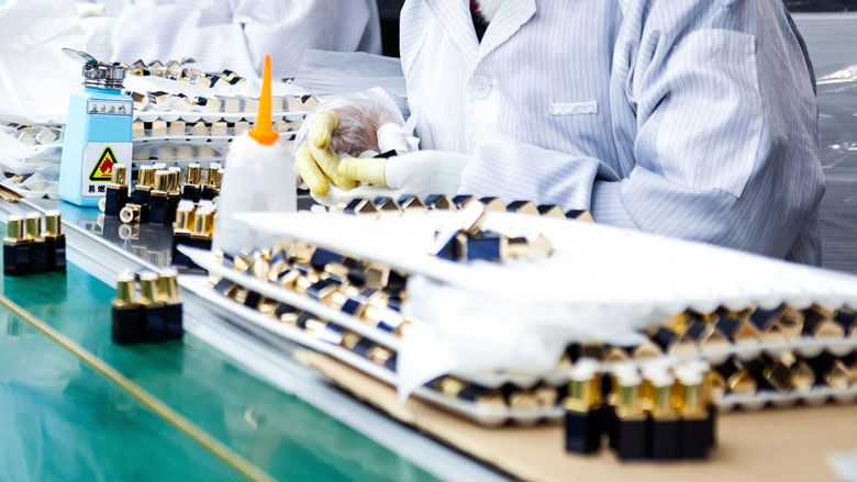 Groot-Brittannië verbiedt gebruik microplastic in producten