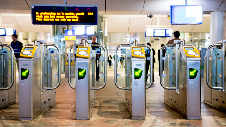 NS sluit toegangspoortjes in grote steden
