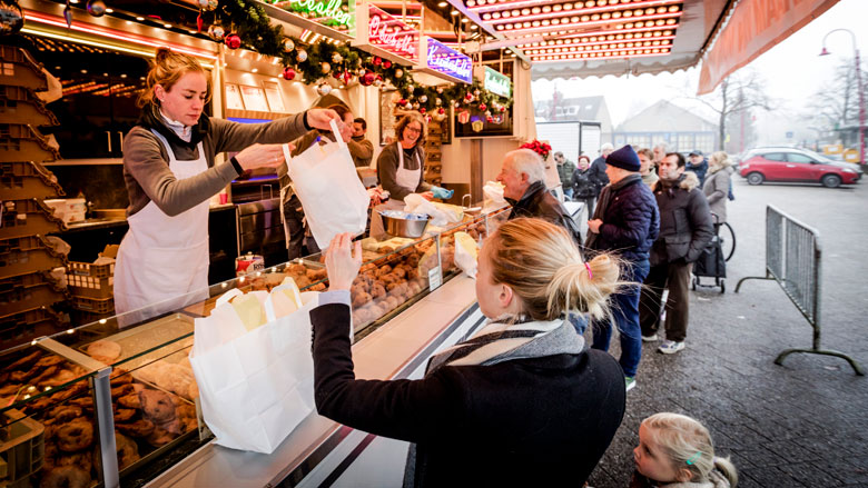 Oliebol met pin betalen kan bij 4 op de 5 kramen