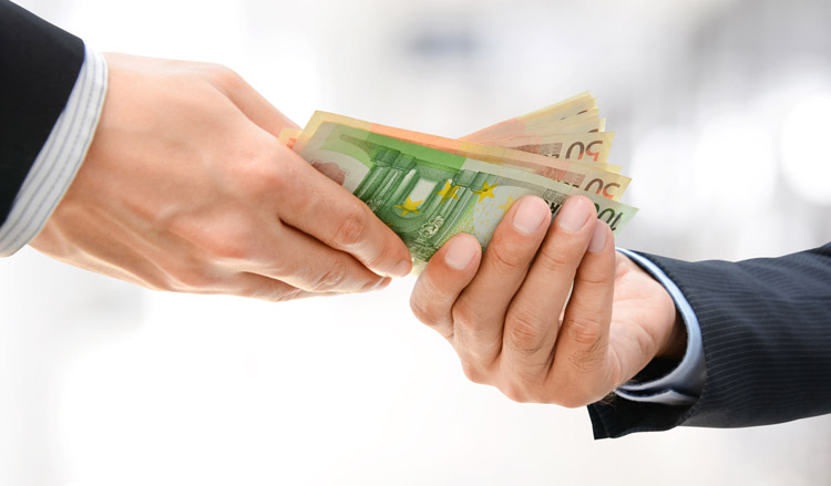 ABN AMRO snijdt in vertrekpremies bestuurders