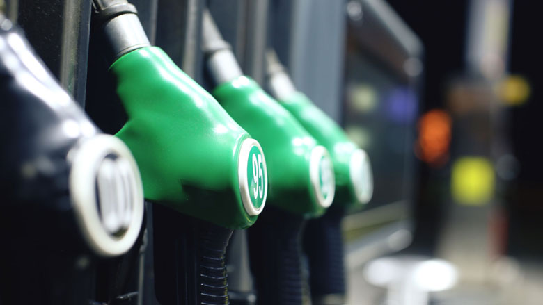 Bezitters oudere auto's gaan hogere benzinekosten betalen