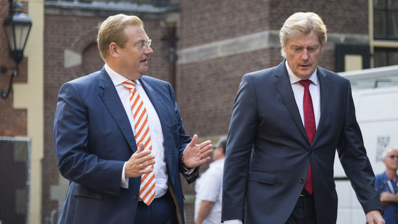 Nederlanders geven de overheid een magere voldoende