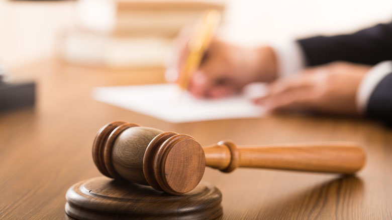 Rechtszaak vanwege vrouw die wil bevallen met eigen verloskundige