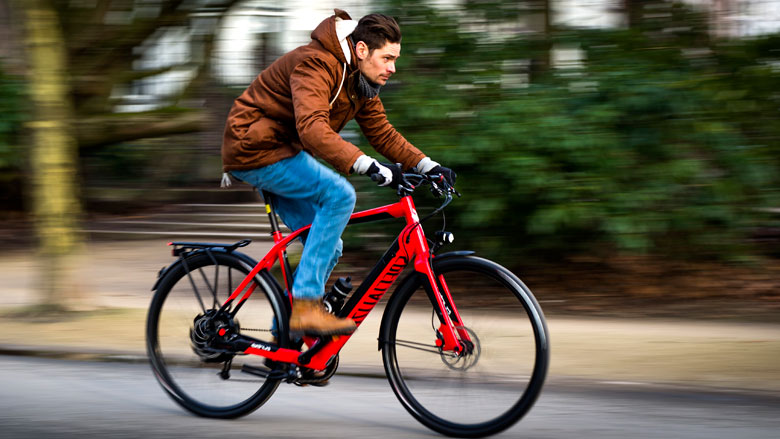 Minister Schultz: 'Verplicht richtingaanwijzers op snelle e-bike'
