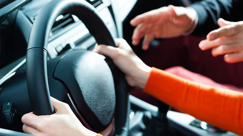Te veel onbevoegde rijinstructeurs