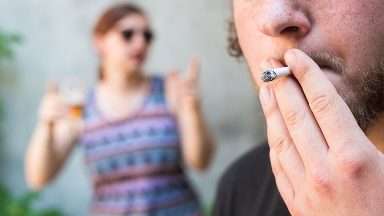 Laagopgeleiden roken meer dan hoogopgeleiden