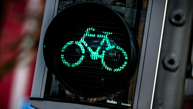 Intelligent Rotterdams verkeerslicht vaker op groen voor fietser