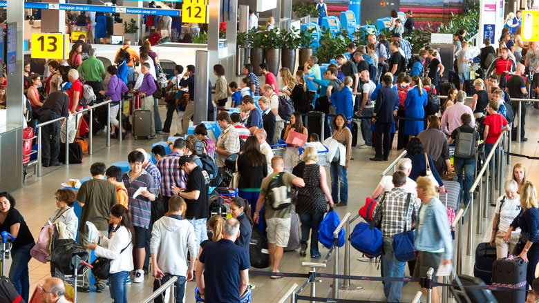 Meer personeel Schiphol in drukke vakantieweken