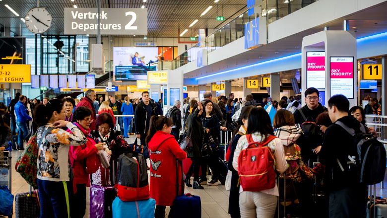 Schiphol zet extra medewerkers in om wachttijden te voorkomen