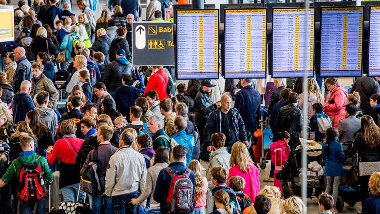 Claimorganisaties stellen Schiphol aansprakelijk voor vertraging