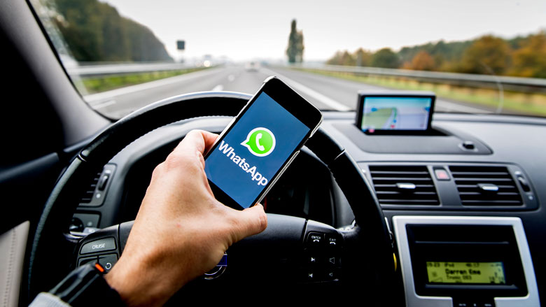 'Bestraf smartphonegebruik tijdens autorijden met celstraf'