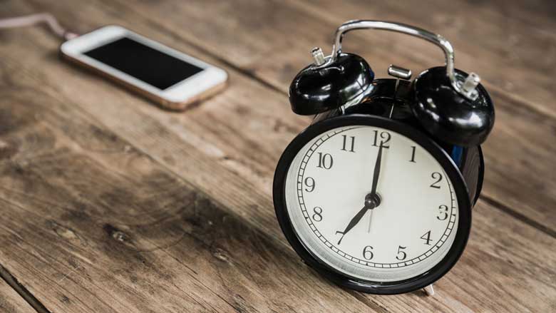 'Laad je telefoon niet op als je slaapt'
