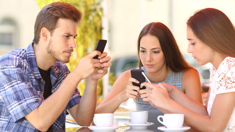 Dé remedie tegen smartphoneverslaving: je mobieltje slopen