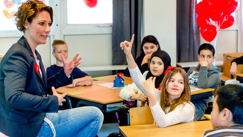 Basisschoolleraren staken tegen laag uurloon en hoge werkdruk