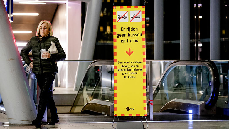 'Streekbusvervoer in heel Nederland ligt plat door staking'