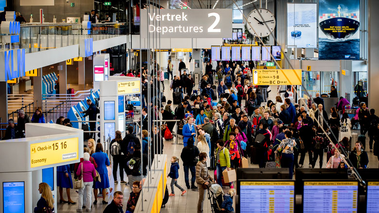 Problemen met inchecken op Schiphol en andere luchthavens door storing