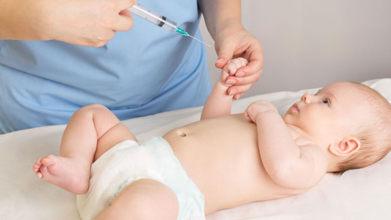 Gezondheidsraad: 'Geef pasgeboren baby vitamine K-injectie'