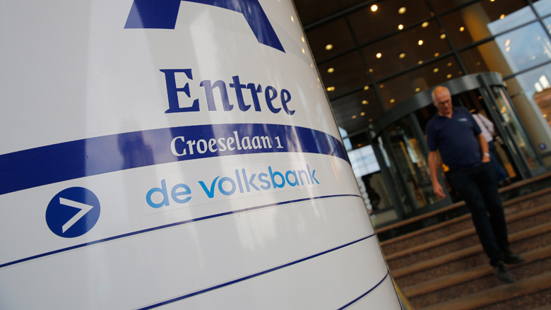 'Banken moeten voorbeeld Volksbank volgen'