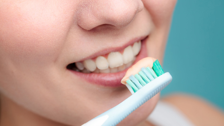 importeren Ananiver verlies Whitening tandpasta? 'Dure onzin', vindt de Consumentenbond - Radar - het  consumentenprogramma van AVROTROS