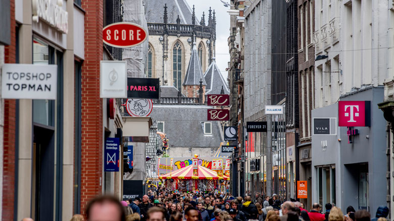 Amsterdamse winkels dag en nacht open - - het consumentenprogramma van