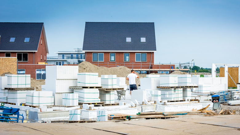 'Rijk moet de woningbouwproductie opvoeren'